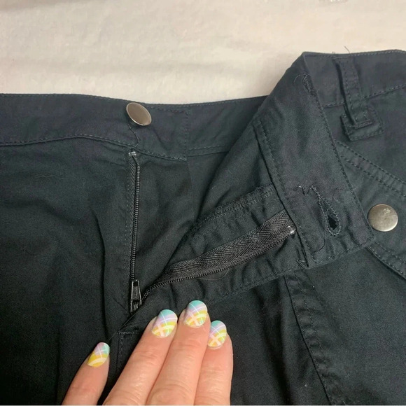 Relativity black cuffed shorts 8 inch length size 12 no stretch real pockets - Picture 5 of 12